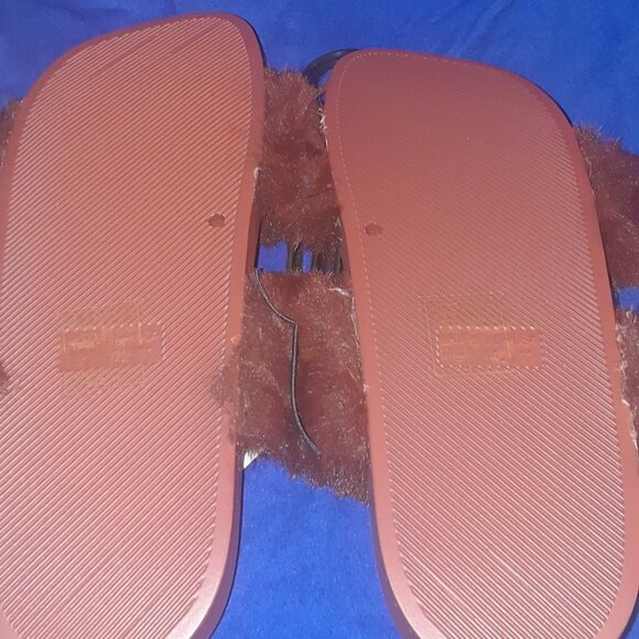 AZALEA WANG LET'S STAY IN FLAT SANDAL IN BROWN ( BRAND NEW !!! ) - Picture 10 of 10